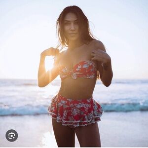 Montce Ruffle Hot Short M